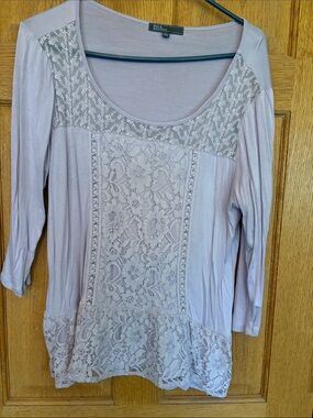 89th & Madison Lace-Panel Scoop Neck Top in Light Lavender